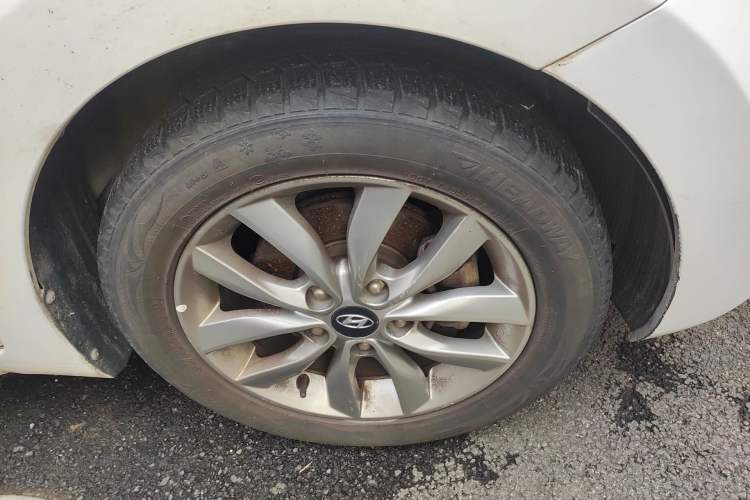 Used Hyundai Elantra (5th Generation / Langdong) 2015 1.6L Manual Leading Model Right Front Wheel Hub