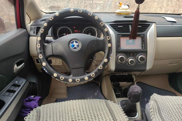 Used Venucia R50 2013 1.6L Manual Version with Beidou Navigation