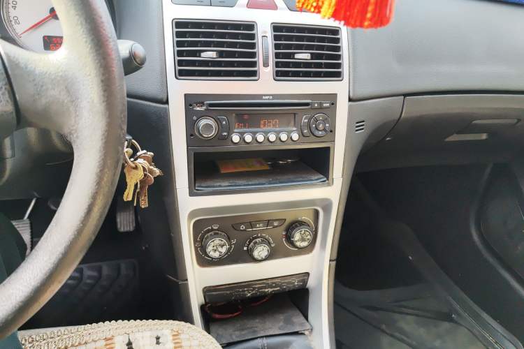 Used Peugeot 307 2012 Hatchback 1.6L Manual Comfort Edition
