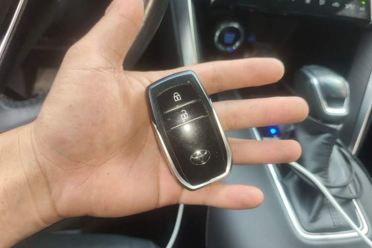 Used Toyota Harrier 2022 2.0L CVT Two-Wheel Drive Deluxe Edition Vehicle Key