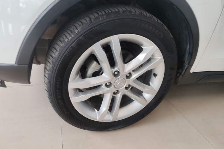 Used CHANGAN CS35 2016 1.6L Automatic Luxury Model China IV Standard Exterior 4