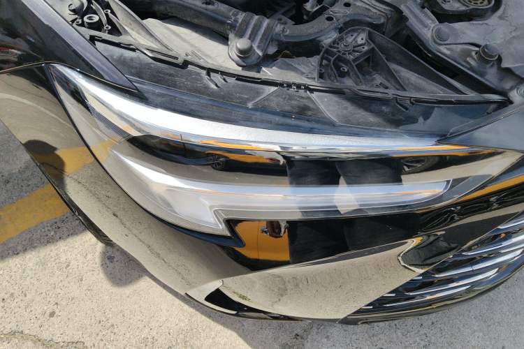 Used Buick Regal 2024 25T Deluxe Edition Right Front Headlight