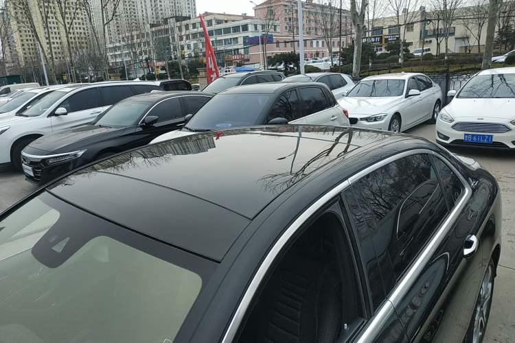 Used Mercedes-Benz E-Class 2016 E 300 L Sporty and Stylish Model
