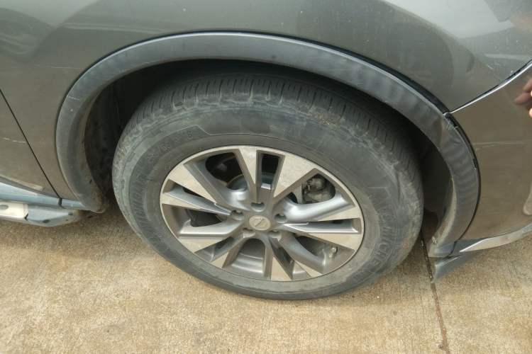 Used Nissan Murano 2015 2.5L XL Two-Wheel Drive Smart Edition Right Front Wheel Hub