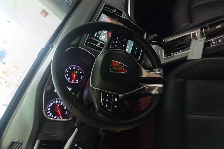 Used Roewe RX5 2016 20T Two-Wheel Drive Automatic Internet Smart Edition
