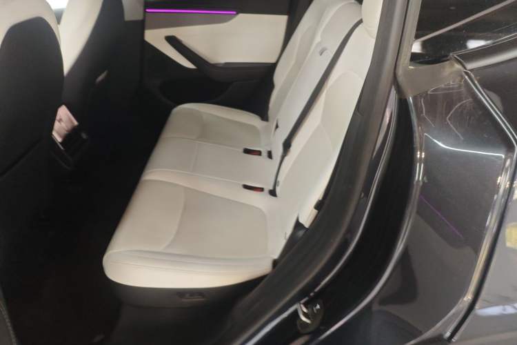 Used Tesla Model Y 2025 Rear-Wheel-Drive Version