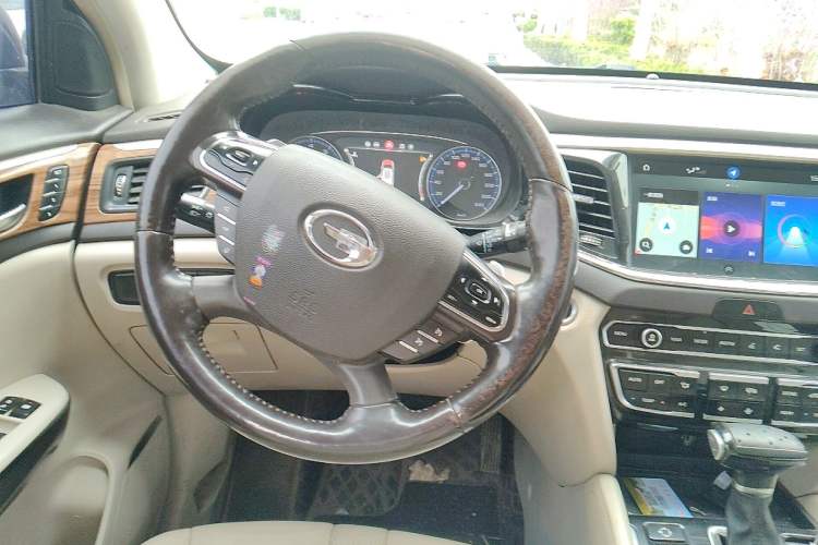 Used GAC Trumpchi GS8 2017 320T Two-Wheel Drive Luxury Smart Connectivity Version (7 Seats) Steering Wheel