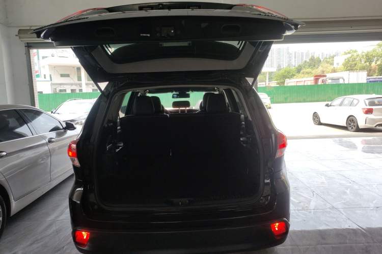 Used Toyota Highlander 2018 2.0T Four-Wheel Drive Luxury Version 7 Seats China VI Standard
