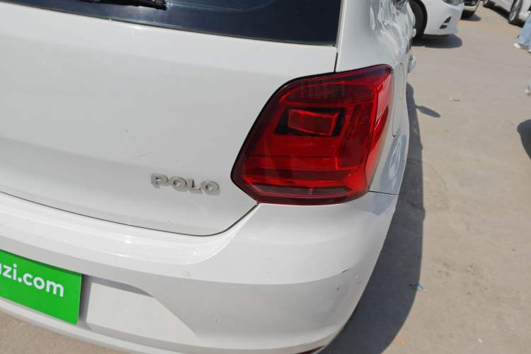 Used Volkswagen Polo 2016 1.4L Manual Fashion Model Exterior 3