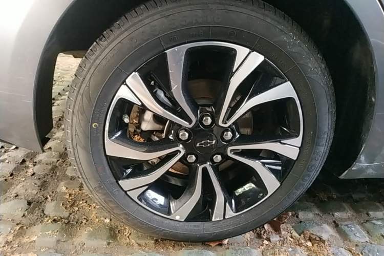 Used Chevrolet Monza 2022 Light Hybrid RS 330T Automatic Comfort Edition Right Rear Wheel Hub