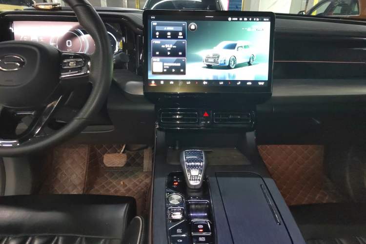 Used GAC Trumpchi GS8 2022 Dual-Engine Series 2.0TM Two-Wheel Drive Prestige Edition (7 Seats) Audio And AC Panel