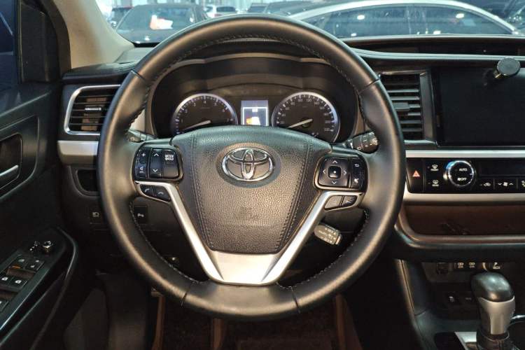 Used Toyota Highlander 2018 2.0T Four-Wheel Drive Prestige Version 7 Seats China V Emission Standard Steering Wheel