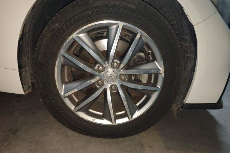 Used Infiniti Q50L 2015 2.0T Enjoyment Edition Right Front Wheel Hub