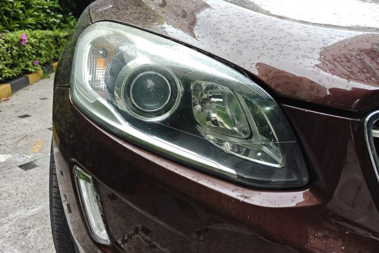 Used Volvo XC60 2015 T5 AWD Smart Drive Edition Right Front Headlight