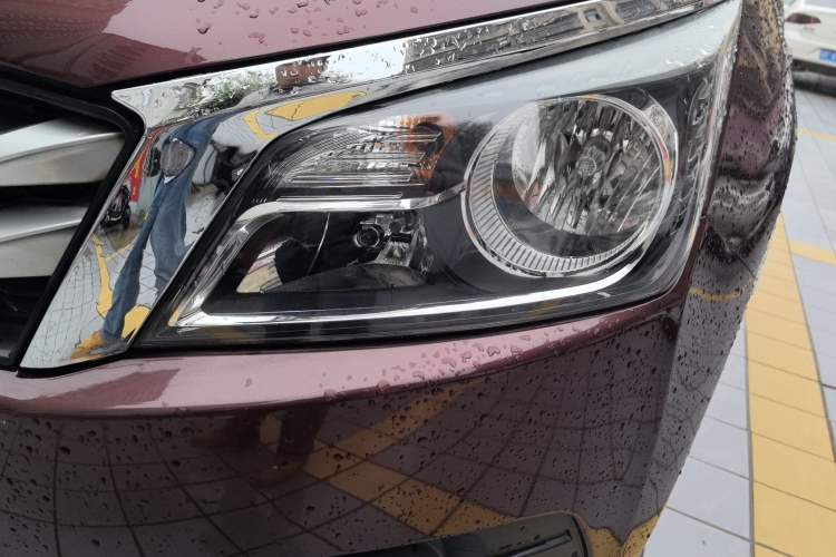 Used Venucia T70 2016 2.0L CVT Smart Choice Edition Left Front Headlight