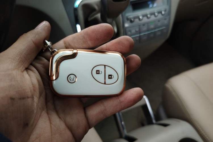 Used BYD M6 2013 2.0L Manual Comfort Edition
