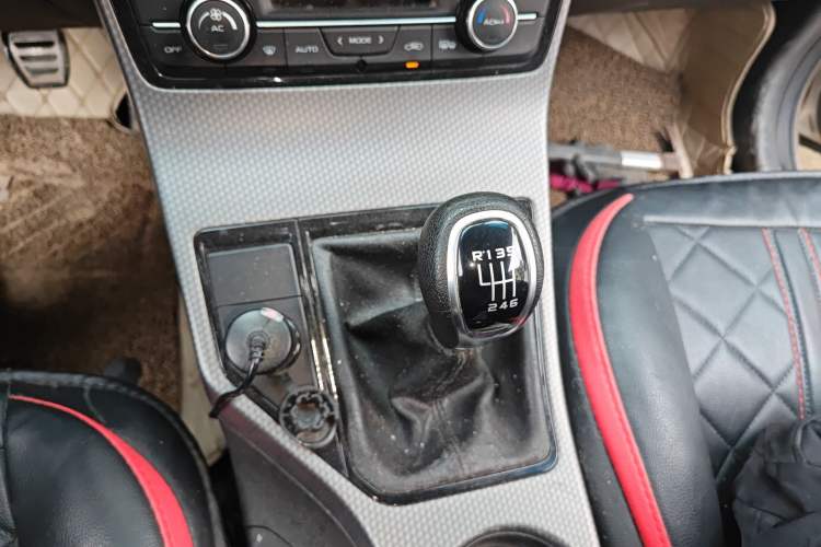 Used Geely Auto Emgrand GS 2016 Elegant Edition 1.8L Manual Fashion Model Gear Lever