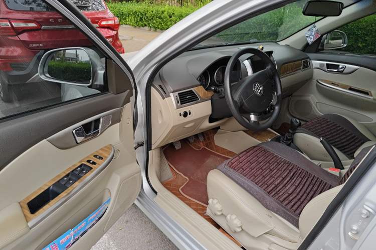 Used Buick Excelle 2015 1.5L Manual Classic Trim

