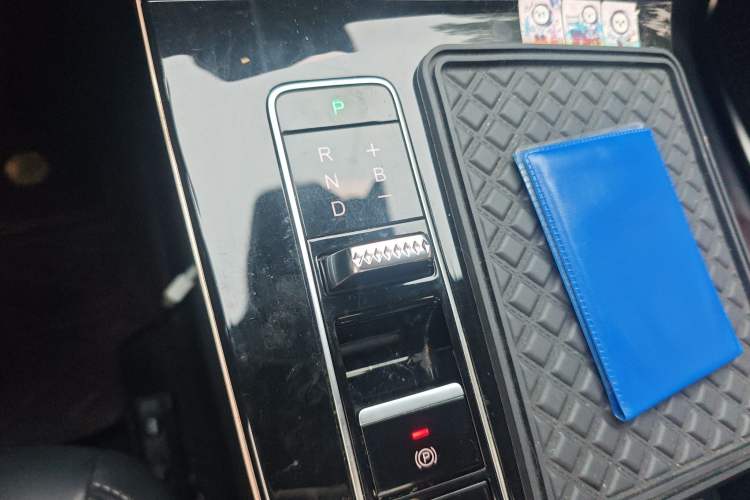 Used EXEED Zhuifeng C-DM 2022 1.5 TCI-DHT 105 km "Chengfeng Qi" Edition Gear Lever