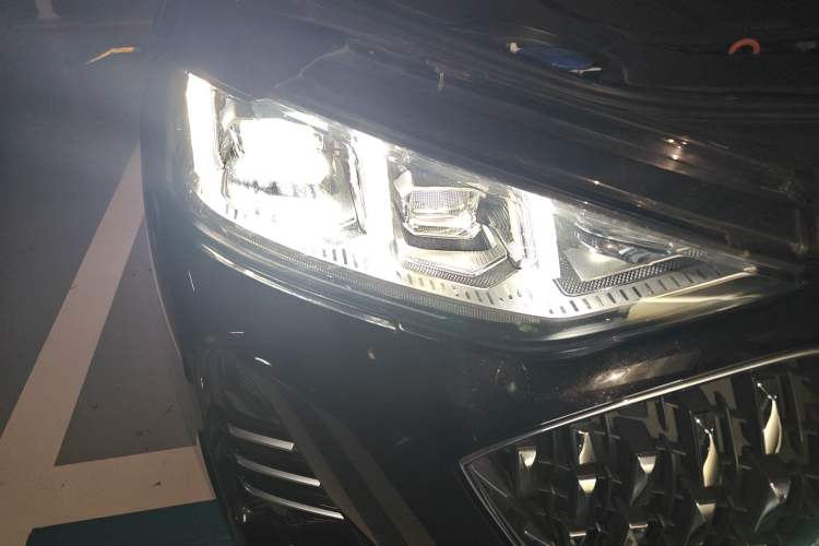 Used Wey Mocha 2021 2.0T Two-Wheel-Drive Ultra-Strong Version Right Front Headlight