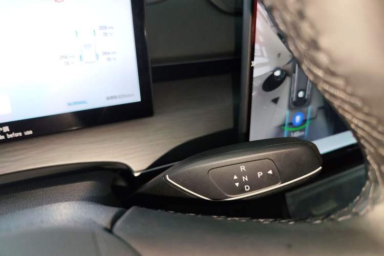 Used Chery Fengyun T8 2025 1.5T 130 km Comfort Edition 5-Seater Gear Lever