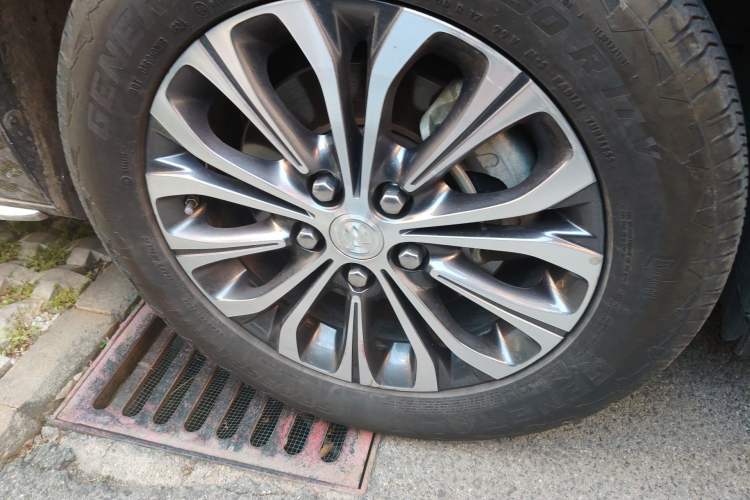 Used Buick GL8 2023 Land Executive Class Smart Enjoyment Model Right Front Wheel Hub