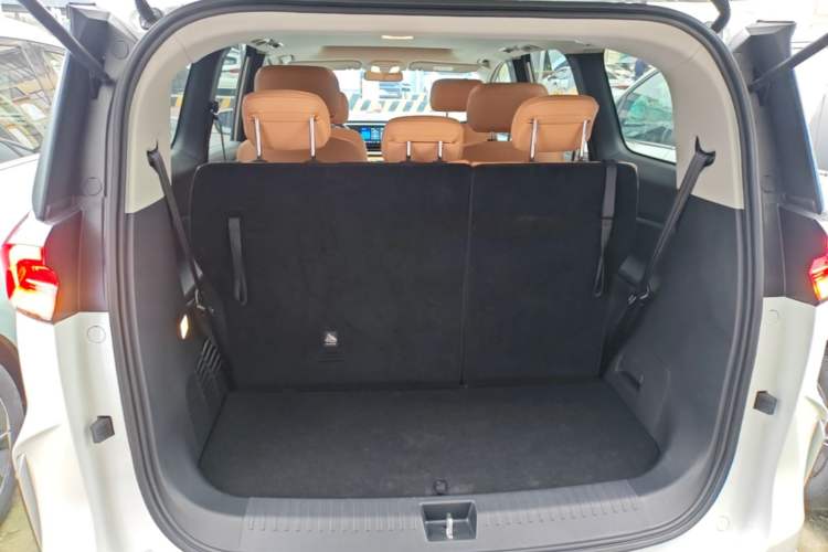 Used SAIC MAXUS G50 PHEV 2025 Leading Edition
