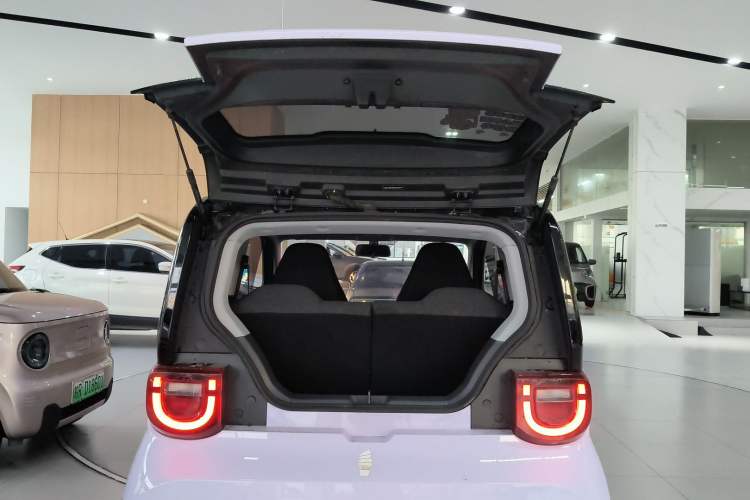 Used Chery QQ Ice Cream 2022 170km Sundae Phosphate Lithium-Ion Trunk