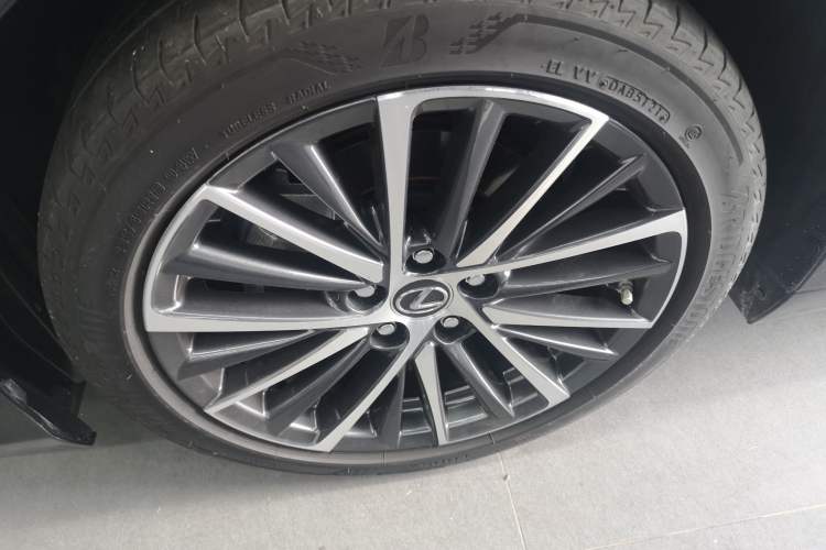 Used Lexus ES 2021 300h Deluxe Edition