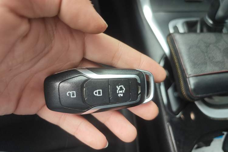 Used Ford Edge 2015 2.0T GTDi Four-Wheel Drive Prestige Model