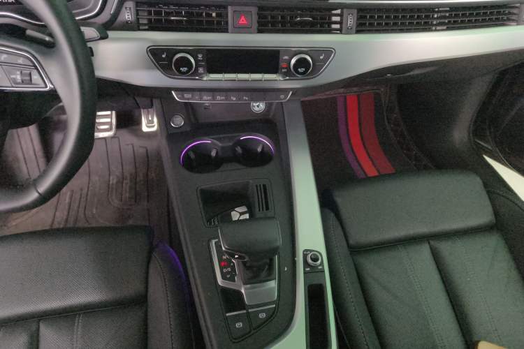 Used Audi A4L 2022 40 TFSI Luxury Dynamic Model Gear Lever