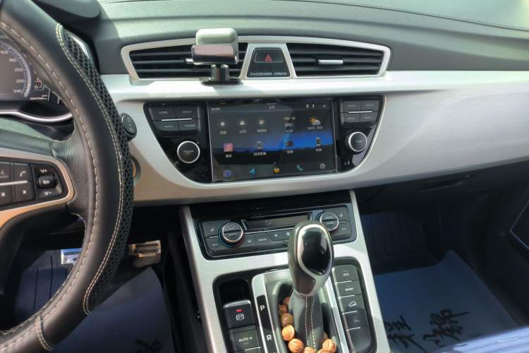 Used Geely Auto Emgrand X7 Sport 2016 1.8TD Automatic Smart Model Audio And AC Panel