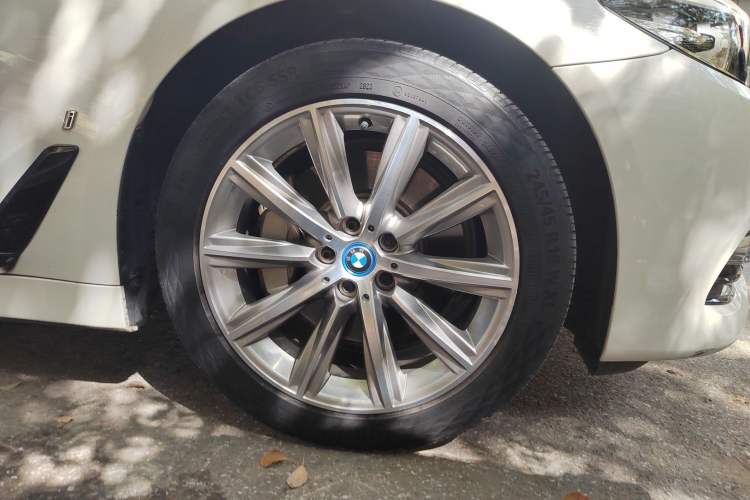 Used BMW 5 Series New Energy 2018 530Le Luxury Package Right Front Wheel Hub