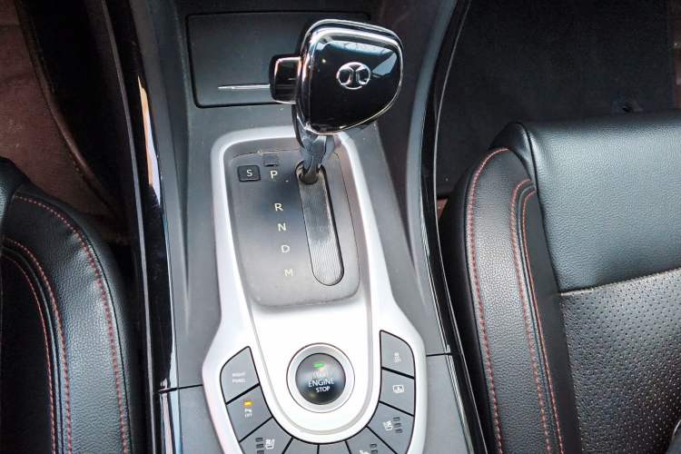 Used BAIC Senova D70 2013 2.0T Luxury Edition Gear Lever