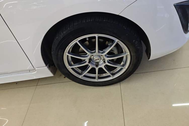 Used Mazda 3 2011 Sedan 2.0L Manual Sport Model Right Front Wheel Hub