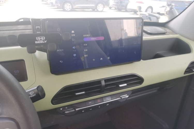 Used Geely Galaxy Panda 2023 Panda Mini 200km Endurance Bear Audio And AC Panel