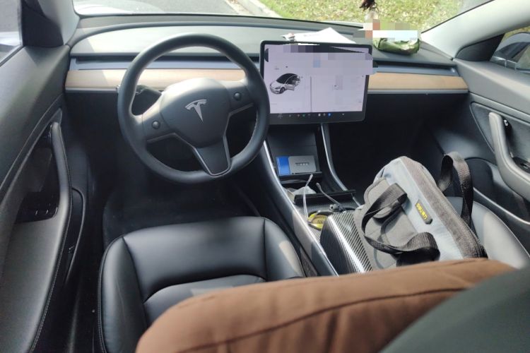 Used Tesla Model 3 2020 Revised Version Standard Range Rear-Wheel Drive – Upgraded Edition Center Console