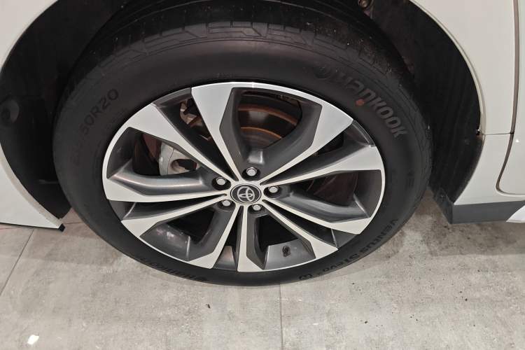 Used Toyota Granvia 2023 2.5L Hybrid Prestige PLUS Edition Right Rear Wheel Hub