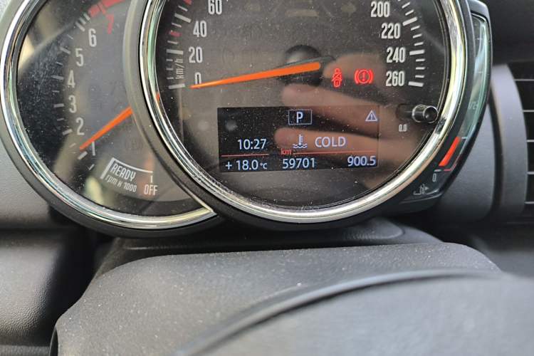 Used MINI 2018 1.5T ONE Odometer Close Up