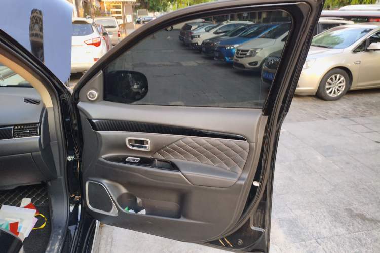 Used Mitsubishi Outlander 2021 2.4L 4x4 Zhi Xiang Edition 7 Seats
