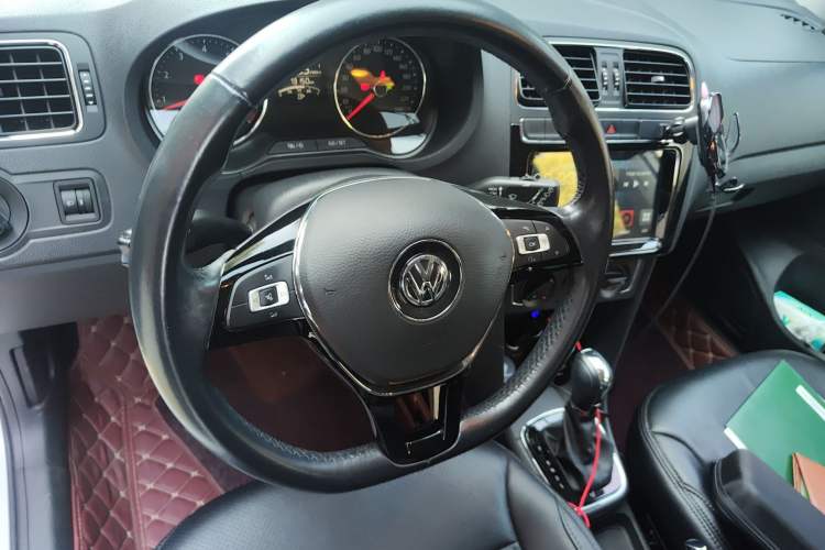 Used Volkswagen Polo 2016 1.6L Automatic Comfort Model Steering Wheel