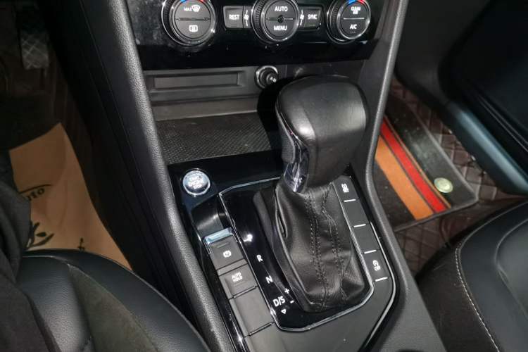 Used Volkswagen Tiguan L 2019 Updated Version 330TSI Automatic Two-Wheel Drive Panoramic Comfort Edition China VI Standard