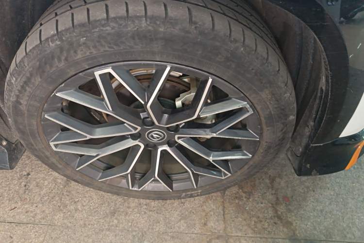 Used CHANGAN UNI-T 2022 1.5T Luxury Edition Right Front Wheel Hub