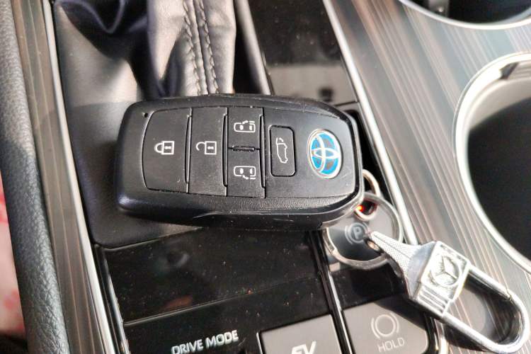 Used Toyota Granvia 2023 2.5L Hybrid Prestige VIP Edition
