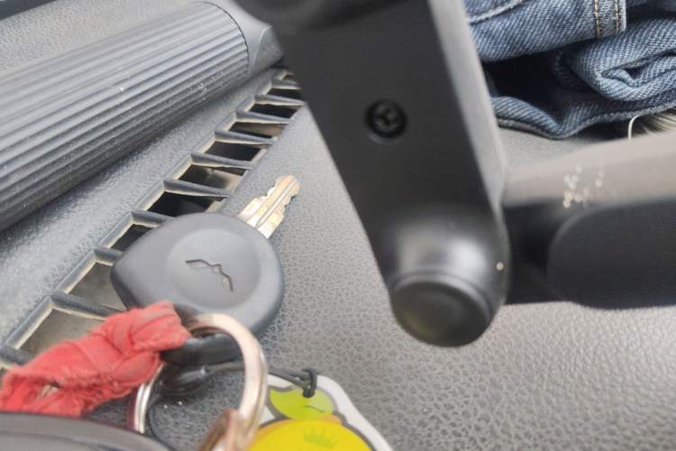 Used Wuling Rongguang 2011 1.2L Base Version
