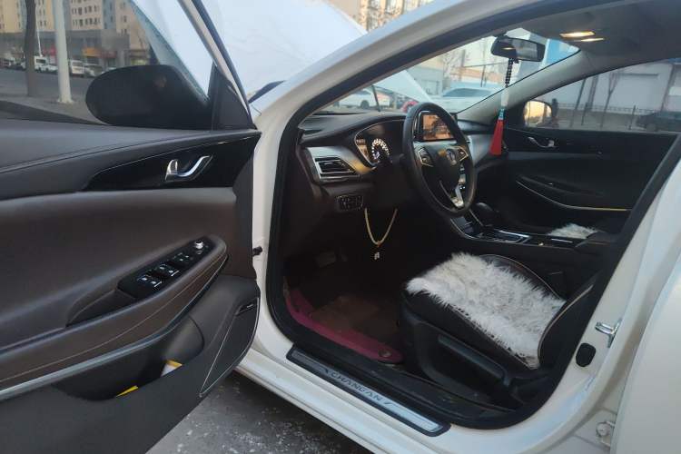 Used CHANGAN Raeton CC 2018 1.5T Automatic Haoya Model Guangmang Edition China V Standard Driver Seat