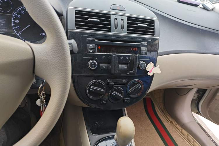 Used Nissan Tiida 2011 1.6L CVT Comfort Model Audio And AC Panel