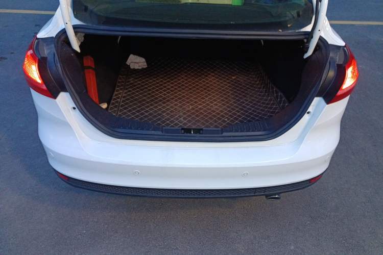 Used Ford Focus 2018 Sedan Classic EcoBoost 180 Automatic Elite Model
