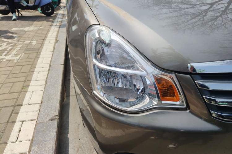 Used Nissan Sylphy 2016 Classic 1.6XE Manual Leading Edition Right Front Headlight