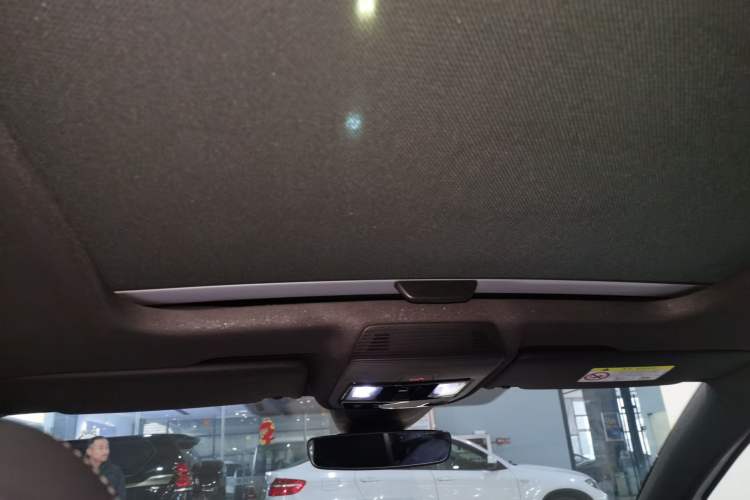 Used Volkswagen Golf 2025 300TSI R-Line
